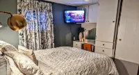Catchin' 247 - Lakefront hideaway, outdoor spa, bar, firepit!