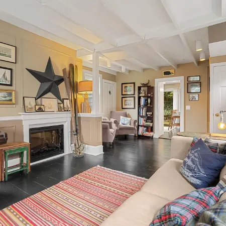 2Br Historic Marblehead Home+Minutes to Beach
