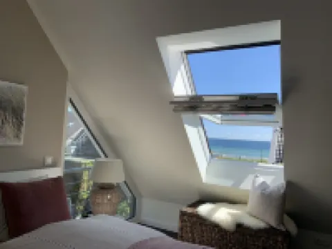 Apartment with sea view, 30 meters to the beach