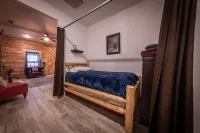 Unique & Cozy Cabin with Gas Fireplace;Relax by Firepit & Pond! 6 Private Acres! Hotels in Adams County