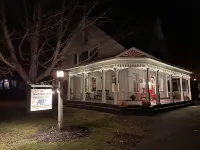 Hot Tub - 7 bedrooms - 5 minutes from Okemo Ski - enchanting 200 year old VT inn Hotéis em Cavendish