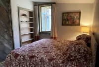 Secluded River access , restored farmhouse along Dry Fork River