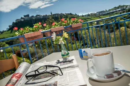 Brit Hotel Essentiel Saint-Flour Отели в г. Аллёз