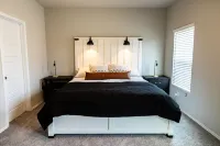 Brand New Cozy home near RAFB - 86" TV w/ game system, grill, and more Metropolitan Methodist Plaza 주변 호텔