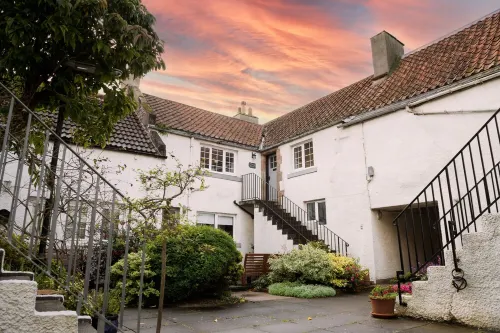 No. 60 Crail, stylish and new