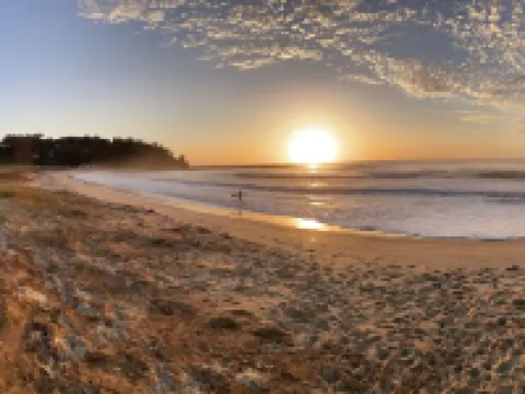 Sandy Bottom self-contained  unit - Hear the waves while you sleep. Hotels in Broulee