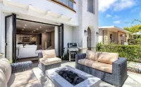 Villa Acacia- Contemporary Vacation Home