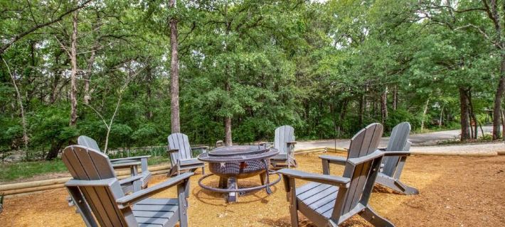 Lakeside Cabin Newly Remodeled .4Mile to Boat Ramp with Boat Parking and Kayaks. Hotels in Grayson County