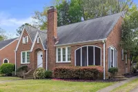 Charming cottage near downtown Opelika! RTJ 골프 트레일 앳 그랑 내셔널 주변 호텔