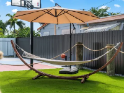 Fun Oasis Getaway/Heated Pool, BBQ, Games & More! Hotels in Hialeah