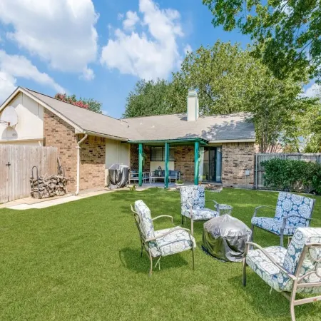 Escape to Olivia's Hideaway in Allen! Close  to Shopping,Eat, and Entertainment