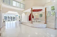 VIP Luxury 5 BR OceanFront Villa | Heated Pool & Dock | Free Parking & WiFi
