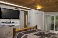 Quiet Cabin Setting on small river