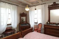 19th century villa: living room, dining, study, 5 double rooms, park,, panorama. Hotels in Calci
