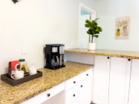 Skyline Breeze - Minutes from downtown Jensen Beach