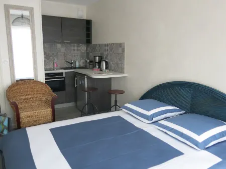 The Sables d'Olonne Footbridge Отели рядом с достопримечательностью «Quartier de l'Ile de Penotte»