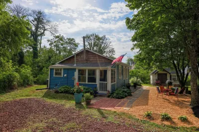 Waterfront cottage in historic Charlestown, Maryland