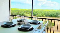 POSHPADZ -OceanView Villa-Resort Complex, Penthouse, Sleeps 4, Walk to Beach