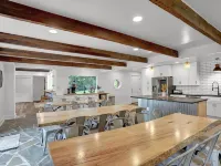 Private, modern home with river view, on 48 acres Hotels in Perry County