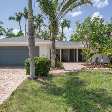 Serene Pool & Spa Home Near Sanibel Island, Beaches and Downtown Fort Myers.