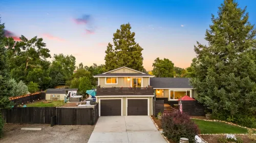 25mins to Denver*Red Rocks*Hot Tub*2 Fire Pits, 1.5hrs to skiing, Pet Friendly Hotel a Columbine