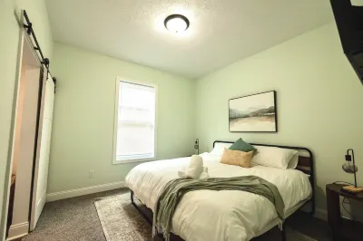 Heart of Convenience Downtown near Convention Center-Lucas Oil-Fully Remodeled