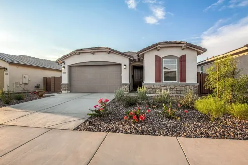 Modern Elevated Retreat: 3-bedroom New build home in Maricopa Hotel di Maricopa