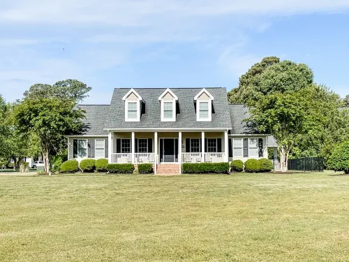 Coco’s Cabana Hotels in Middlesex County