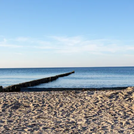 Apartment beach life. 2 bedrooms, high quality furnishings, great sea views!