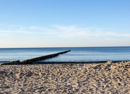 Apartment beach life. 2 bedrooms, high quality furnishings, great sea views!