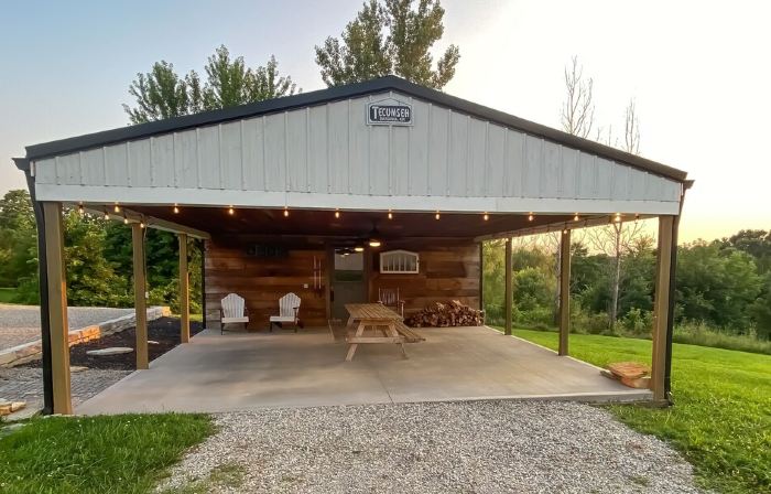 Modern Farmhouse, 3 bedrooms, 2 full baths, sleeps 8