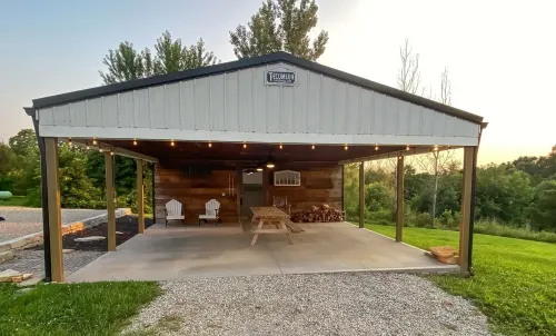 Modern Farmhouse, 3 bedrooms, 2 full baths, sleeps 8