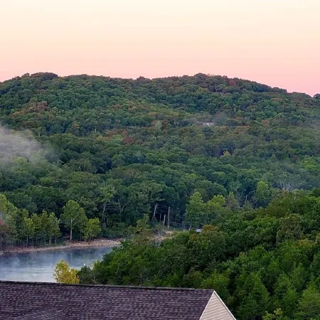 Penthouse w/ Lake View & private deck- next to SDC