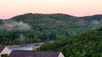 Penthouse w/ Lake View & private deck- next to SDC