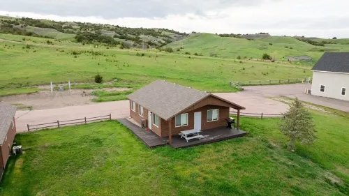 Sleeps 11 and is across the street from Resort, Marina and walking paths. Hotels in Oacoma