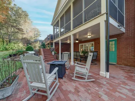 Min to NCSU Crabtree RDU North Hills PATIO Fire Pit LAWN Pets