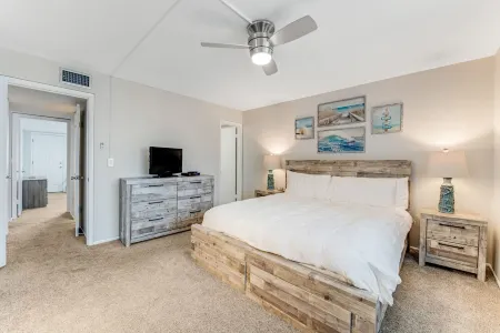 Sophisticated Oceanfront Luxury Condo Отели в г. Ормонд Бич