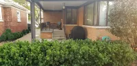 Cozy 2 bedroom house/w garage in Skokie Hotels in Skokie