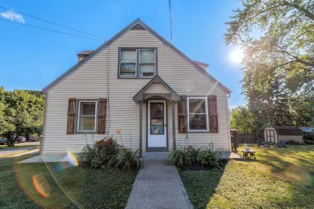 Cozy Lancaster County Retreat: 3 Bedroom, 2 Full Bath w/ AC, WiFi, and Fire Pit