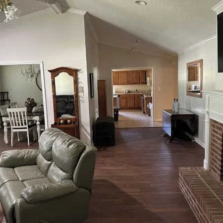 Farmhouse home located near Eufaula and Clayton, AL