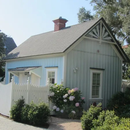 Oceanside Victorian Cottage Located On Scenic West Cliff Drive