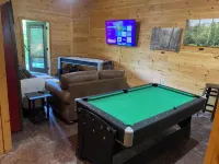Peaceful Mountain Escape with Hot Tub, Fire Pit, Year-Round Views, Stream Sounds
