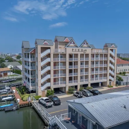 3-bedroom family-friendly condo with WiFi & swimming pool in adorable Ocean City