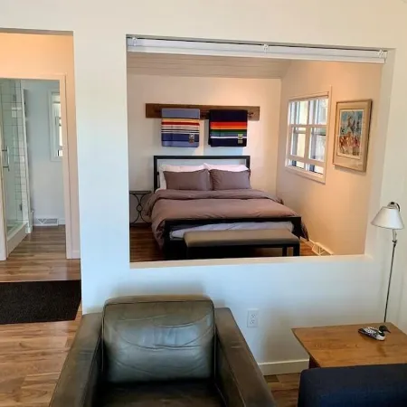 Little Sisu - Nordic Hideaway on Silverthorn Lake Отели в г. Ленрут