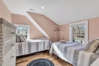 Beach Bungalow: Steps to Beach, Luxury Family Fun