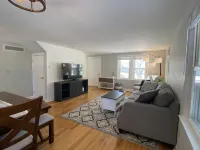 Cheerful 3-Bedroom Home Close to Downtown Brunswick Các khách sạn ở Brunswick