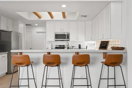 Unique Bermuda Escape with Pool/Spa & King Size Bed!