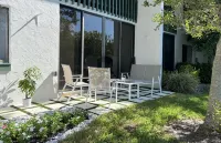 Ocean Village beautiful condo with patio & deck overlooking peaceful pond. Hotels in der Nähe von Jetty Park