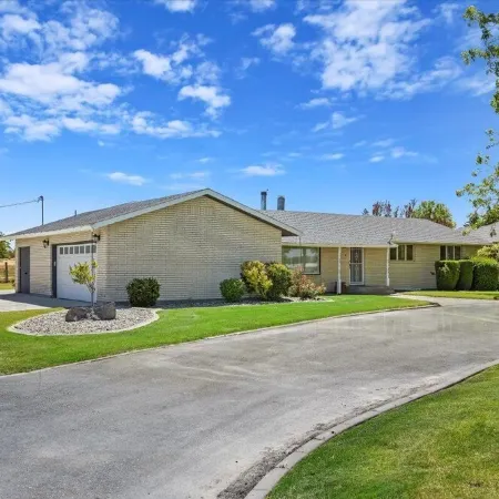 Newly Renovated, Modern Sleeps 21, Newly Added AC/Heating Units in Each Bedroom.