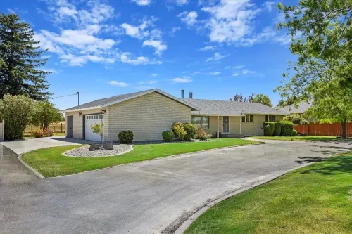 Newly Renovated, Modern Sleeps 21, Newly Added AC/Heating Units in Each Bedroom.